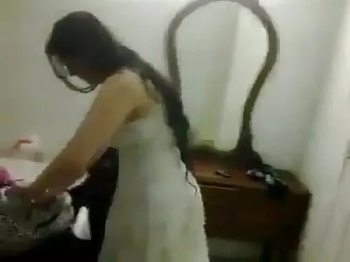 લવલી લેટિન રેવેન રેડ ...
